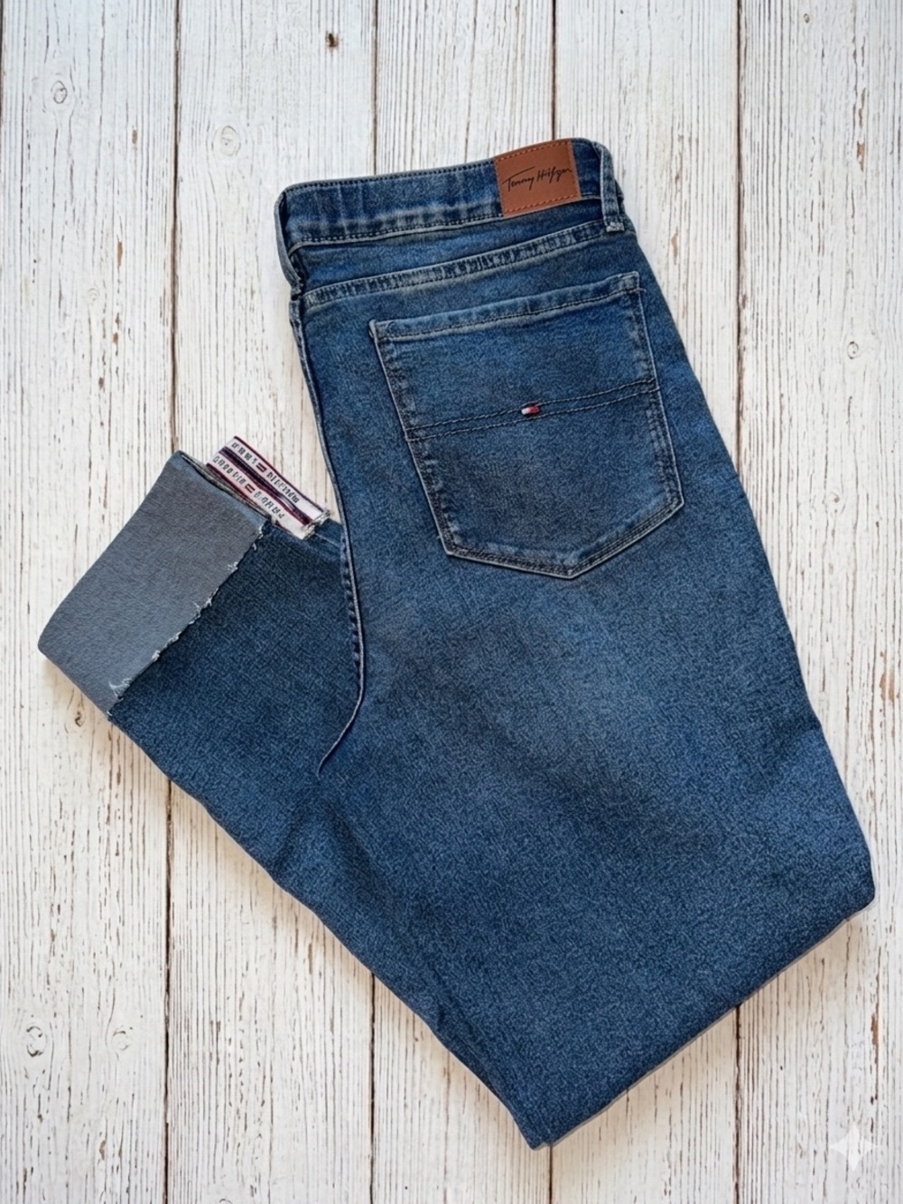 Tommy Hilfiger Size 12 Women's Logo Tape Frayed Hem Straight Leg Cropped Jeans